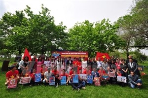 Vietnamese students in Italy celebrate the Southern Liberation Day (Photo: VNA)